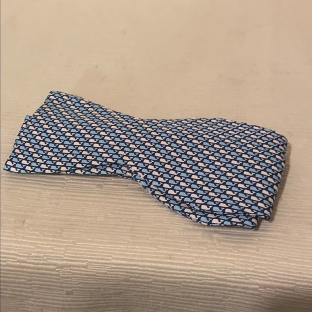 Vineyard Vines Whale Design Bow Tie